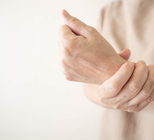 סובלים מכאבים במפרק היד? להלן 5 סיבות אפשריות לבעיה-תמונה